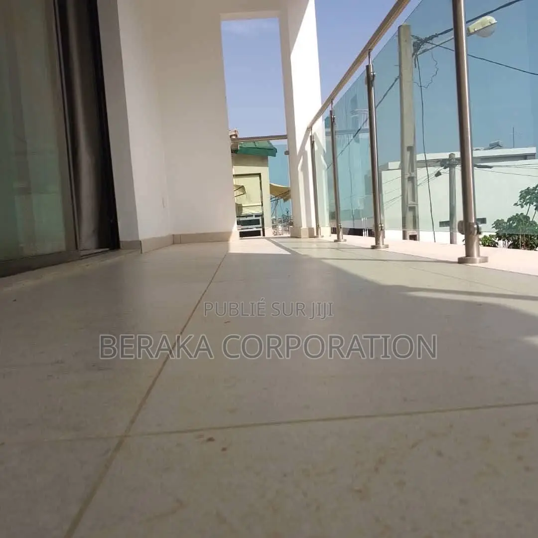 6chbre Duplex dans Beraka Corporation, Cocody à Vendre