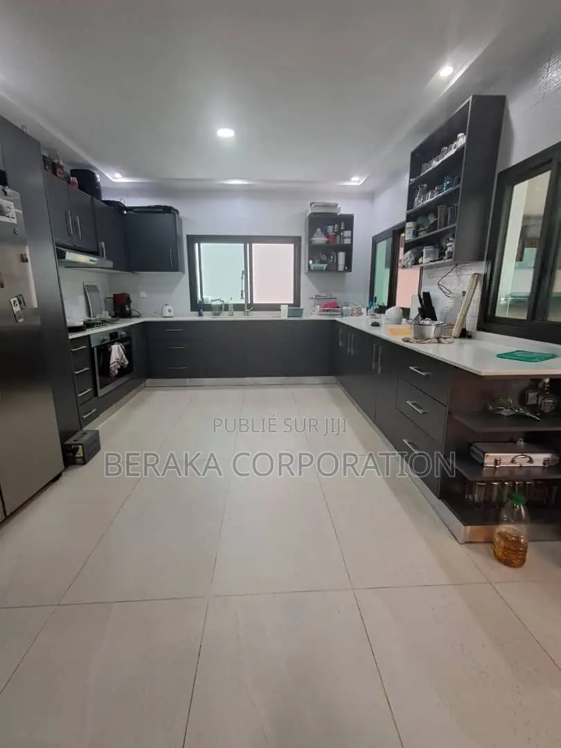 6chbre Duplex dans Beraka Corporation, Cocody à Vendre