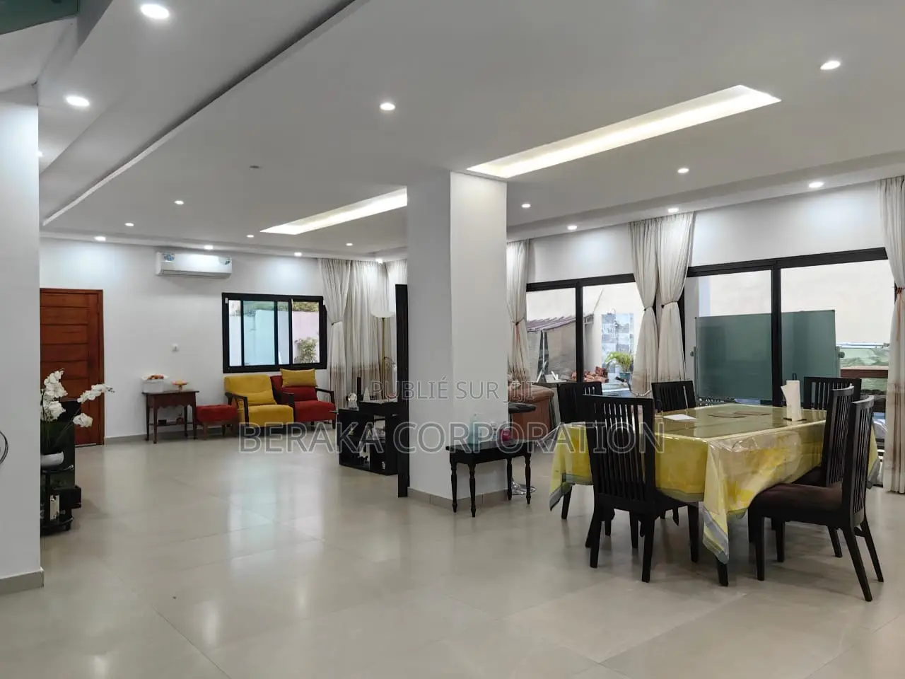 6chbre Duplex dans Beraka Corporation, Cocody à Vendre