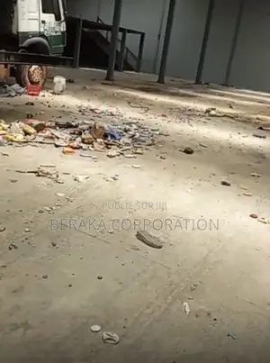 Entrepôt en Vente Grand-Bassam Nouvelle Autoroute. Superficie : 2700