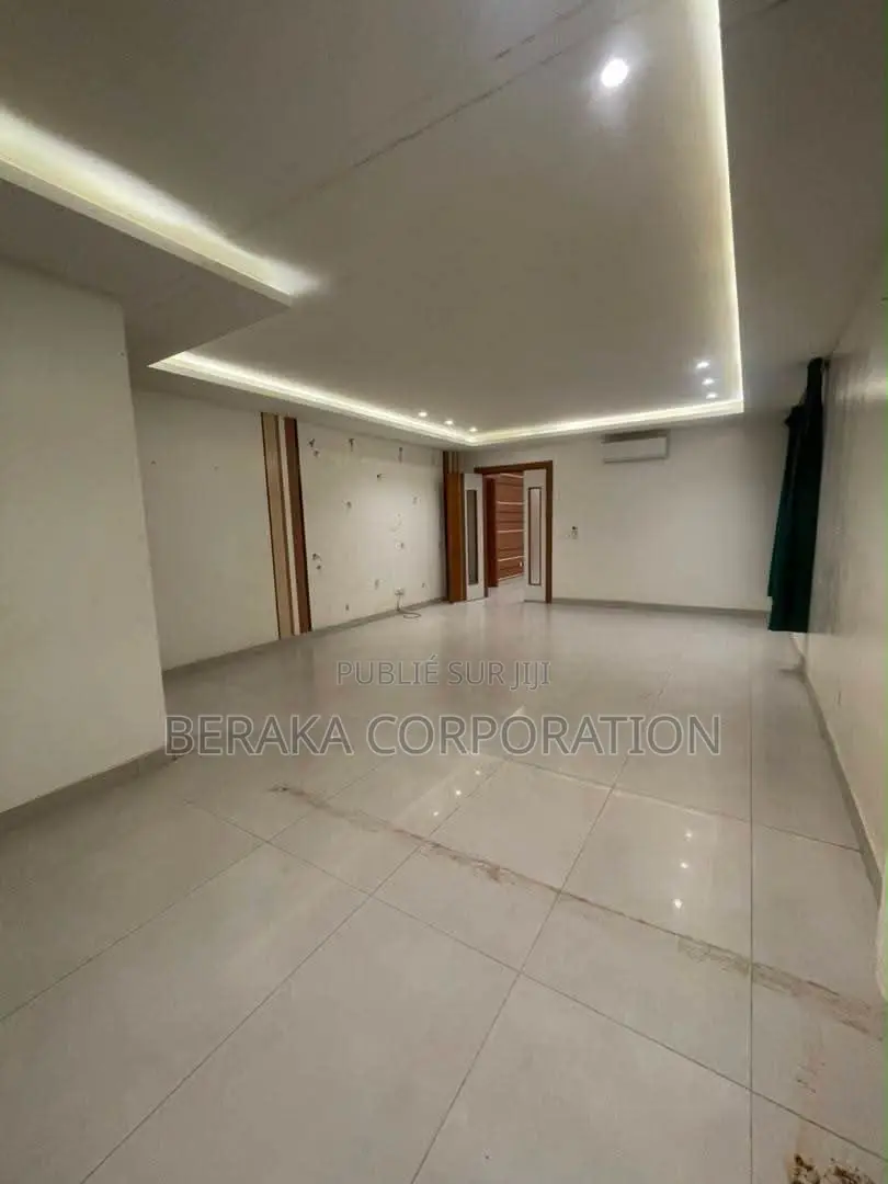 2chbre Appartement dans Beraka Corporation, Cocody à Louer