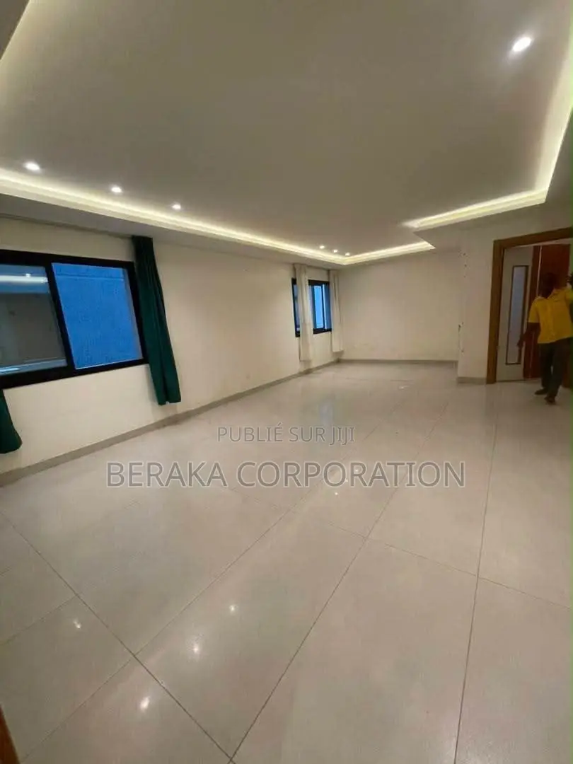 2chbre Appartement dans Beraka Corporation, Cocody à Louer