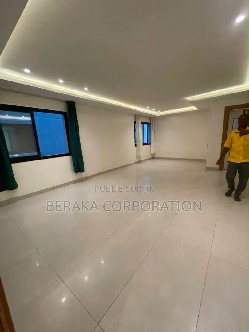 2chbre Appartement dans Beraka Corporation, Cocody à Louer