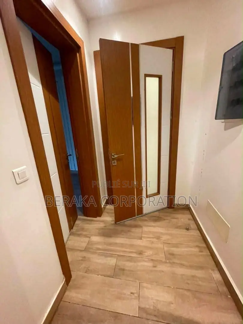 2chbre Appartement dans Beraka Corporation, Cocody à Louer