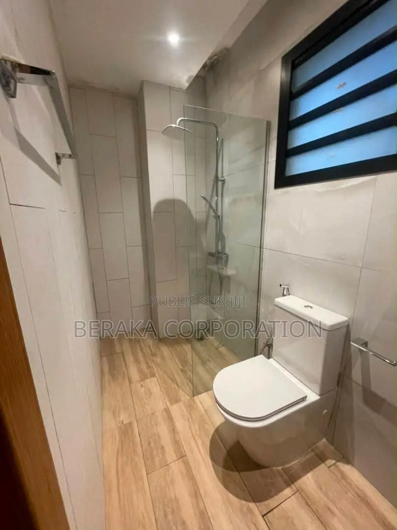 2chbre Appartement dans Beraka Corporation, Cocody à Louer