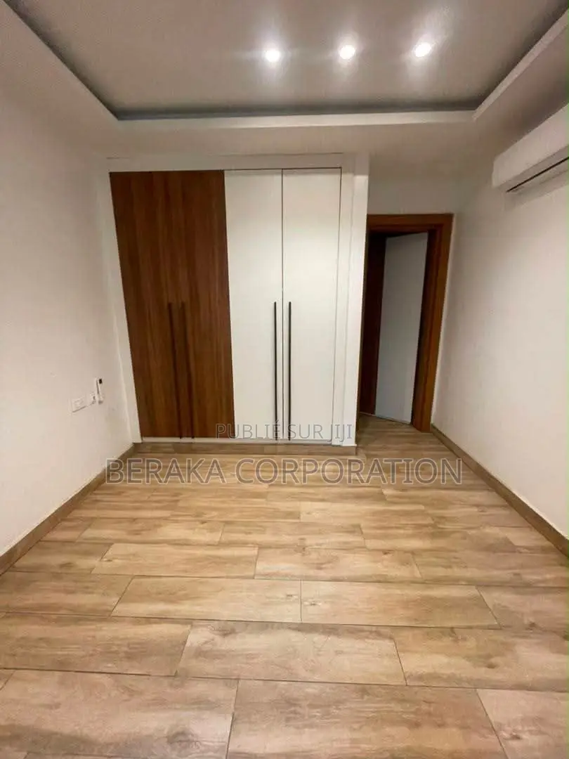 2chbre Appartement dans Beraka Corporation, Cocody à Louer