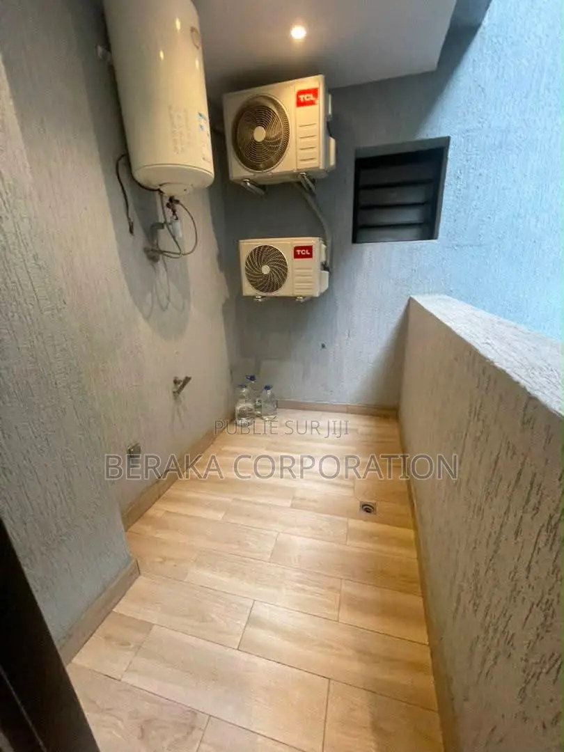 2chbre Appartement dans Beraka Corporation, Cocody à Louer