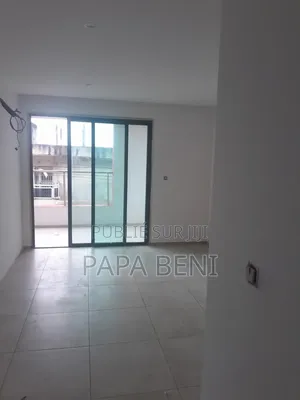 4chbre Villa dans Angré Immobilier, Cocody à Louer