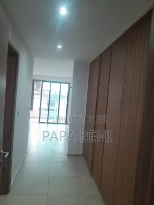 4chbre Villa dans Angré Immobilier, Cocody à Louer