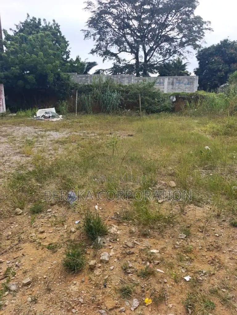 Bonne Occasion Bien Situé À l'Angle Face À Sainte Famille De Allant Ve