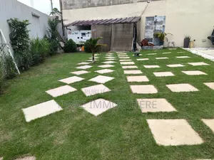 5chbre Maison dans La Terre Immobilière, Cocody à Vendre