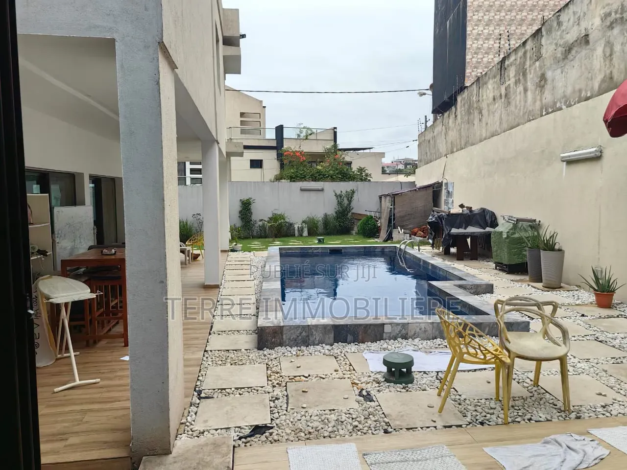 5chbre Maison dans La Terre Immobilière, Cocody à Vendre