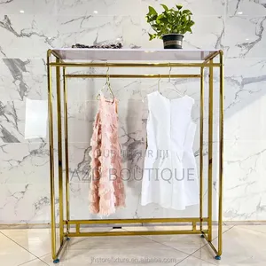 Étagère Présentoir Pour Vêtements en Boutique