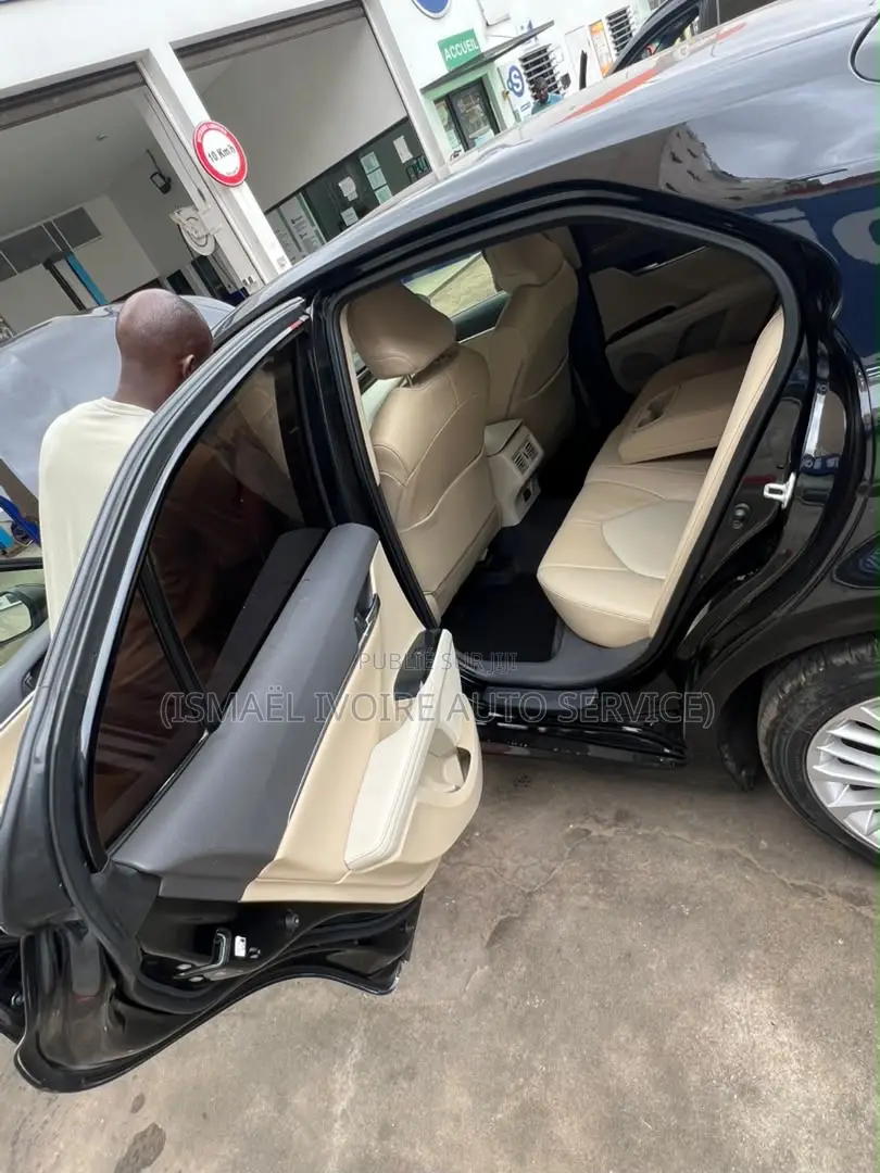 Toyota Camry 2022 Noir