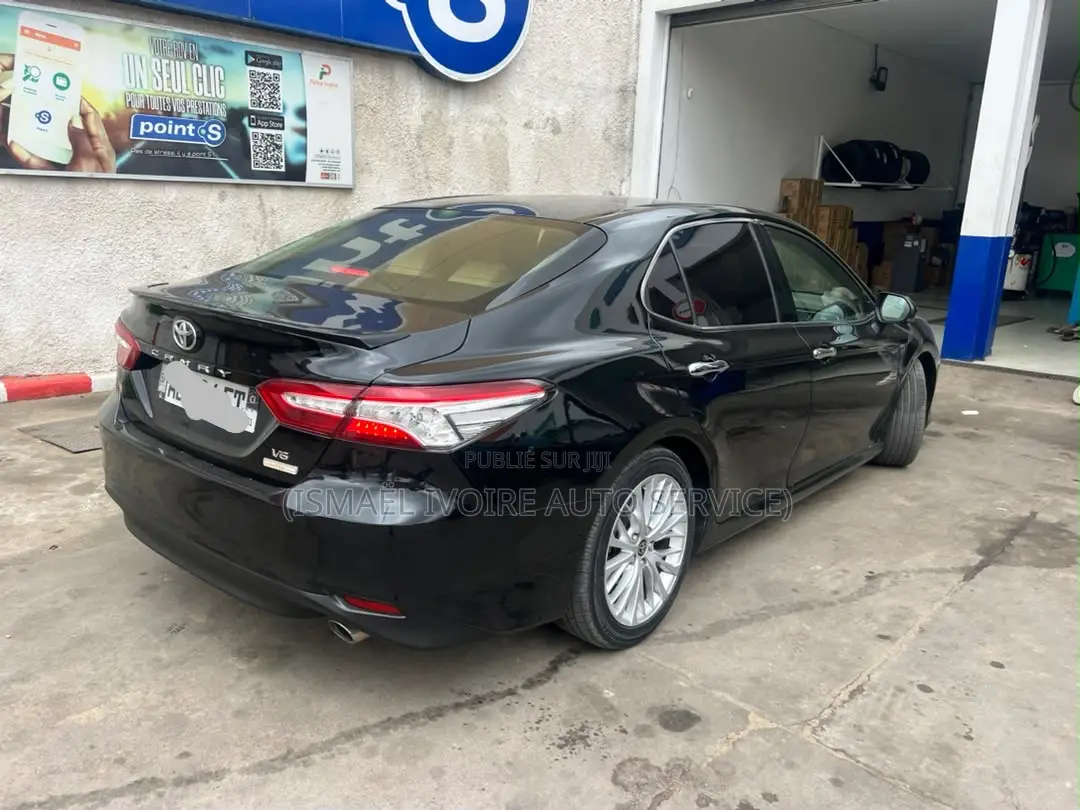 Toyota Camry 2022 Noir