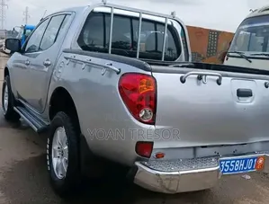 Mitsubishi L200 2014 Gris