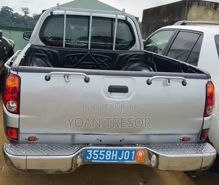 Mitsubishi L200 2014 Gris