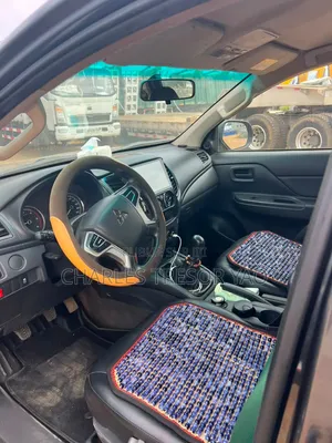 Mitsubishi L200 2022 Gris