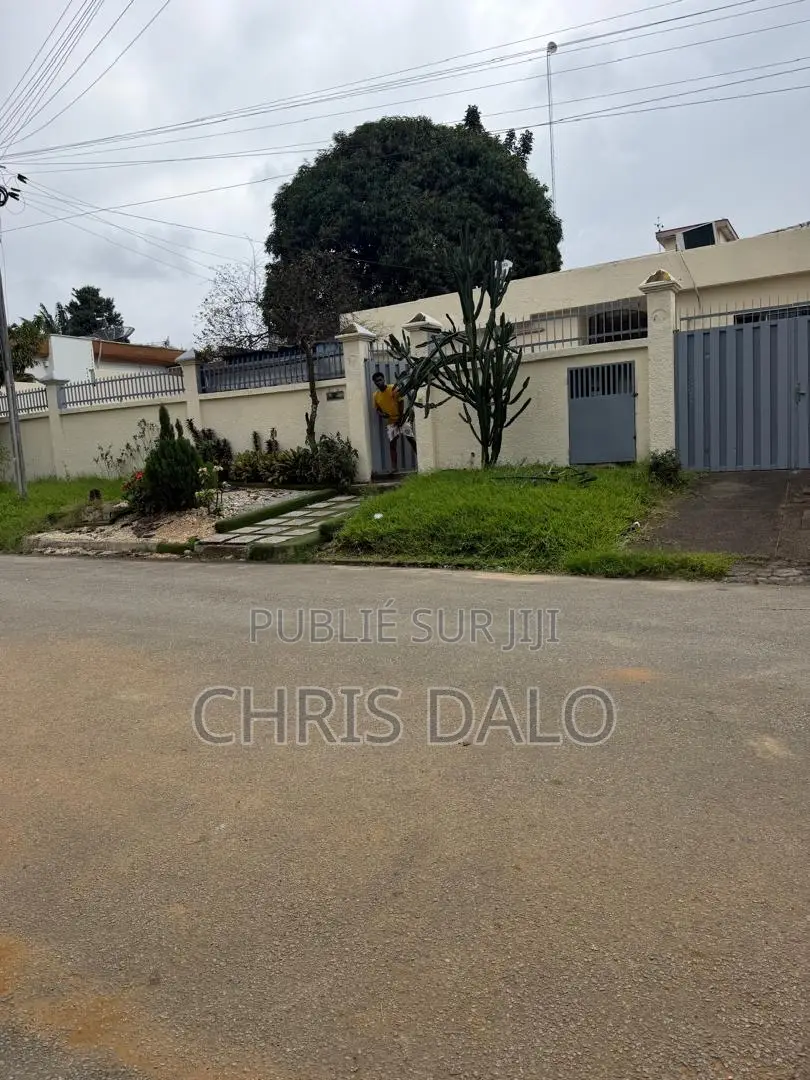20chbre Duplex dans Sang, Deux Plateaux à Vendre