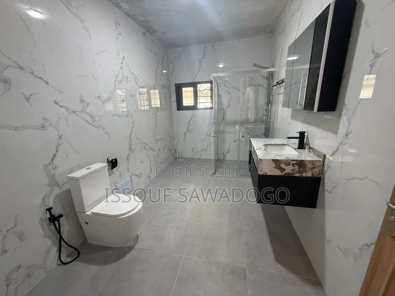 1chbre Duplex dans Issouf Sawadogo, Cocody à Vendre
