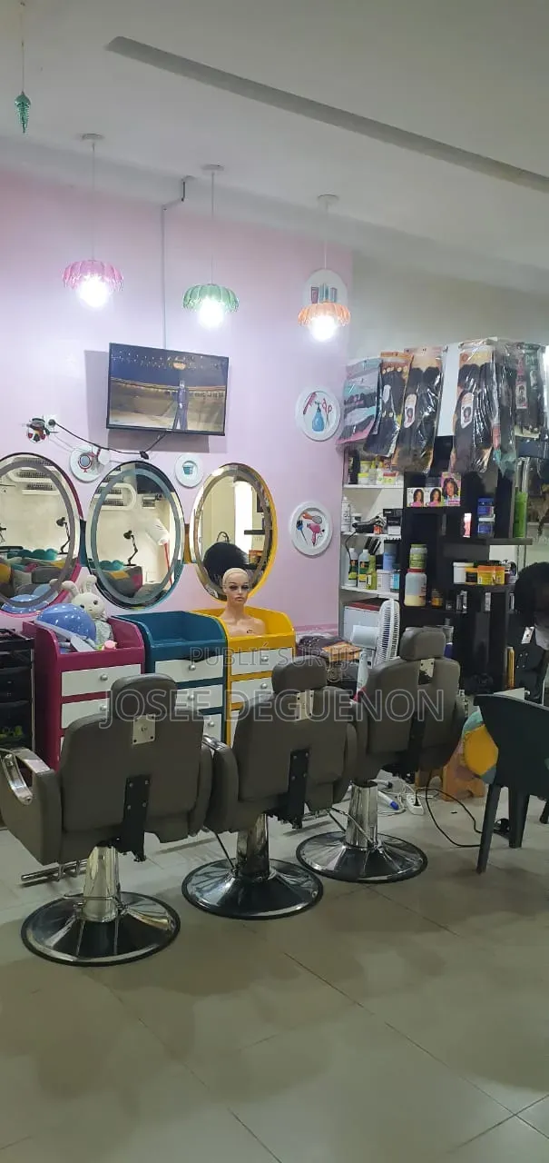 Salon Haut De Gamme Clé en Main À Céder – Angré Djorogobité