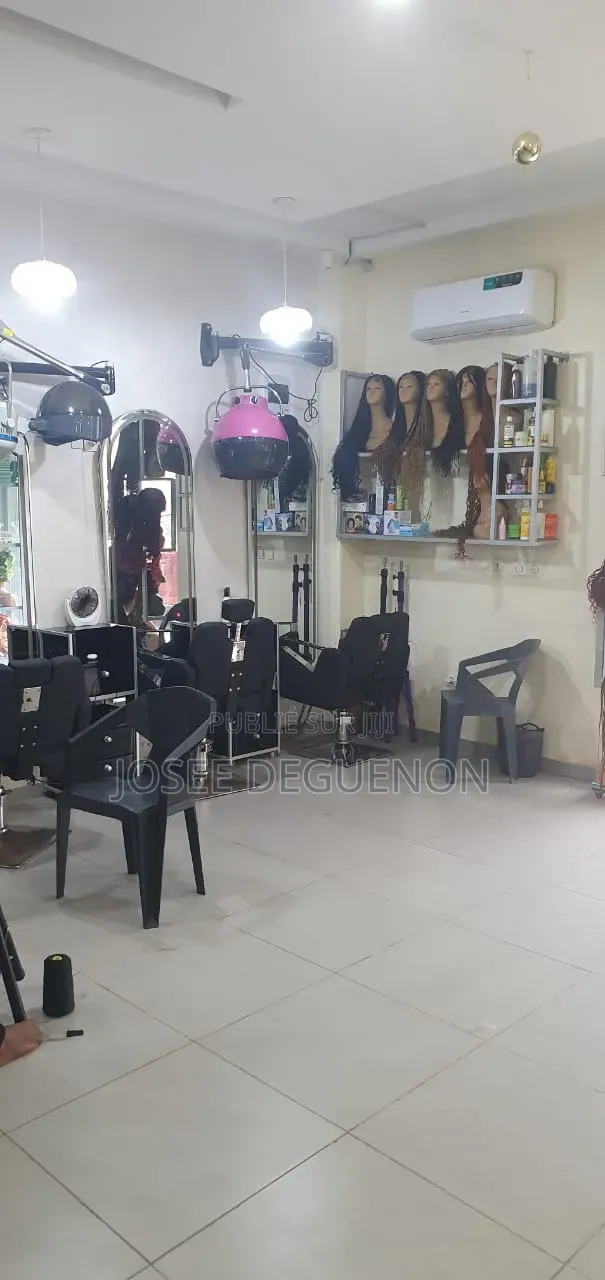 Salon Haut De Gamme Clé en Main À Céder – Angré Djorogobité