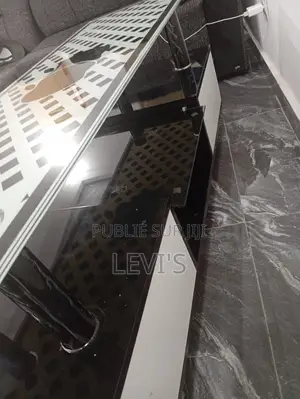 Meuble Vitré Avec Deux Armoires
