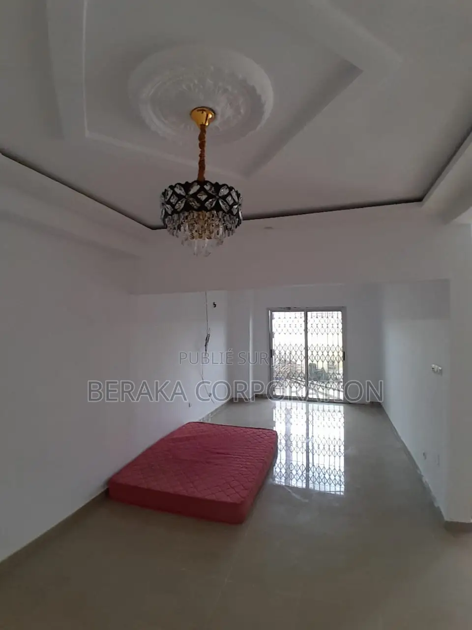 4chbre Duplex dans Beraka Corporation, Cocody à Louer