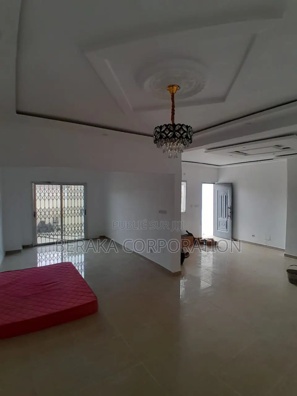 4chbre Duplex dans Beraka Corporation, Cocody à Louer