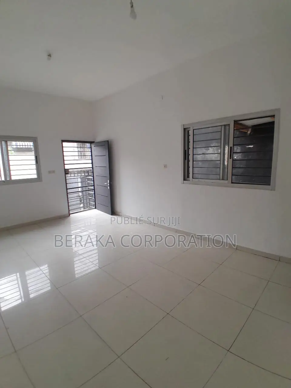 4chbre Duplex dans Beraka Corporation, Cocody à Louer
