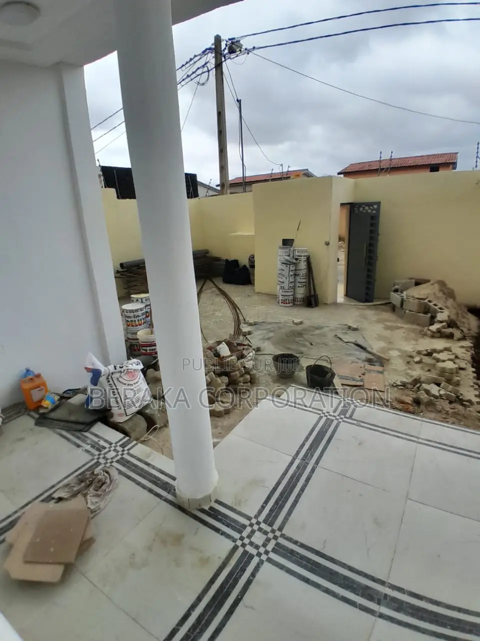 4chbre Duplex dans Beraka Corporation, Cocody à Louer