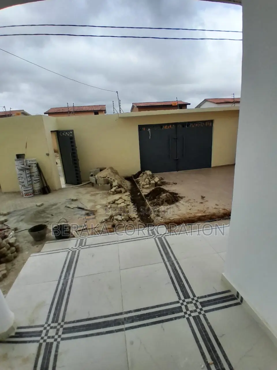 4chbre Duplex dans Beraka Corporation, Cocody à Louer