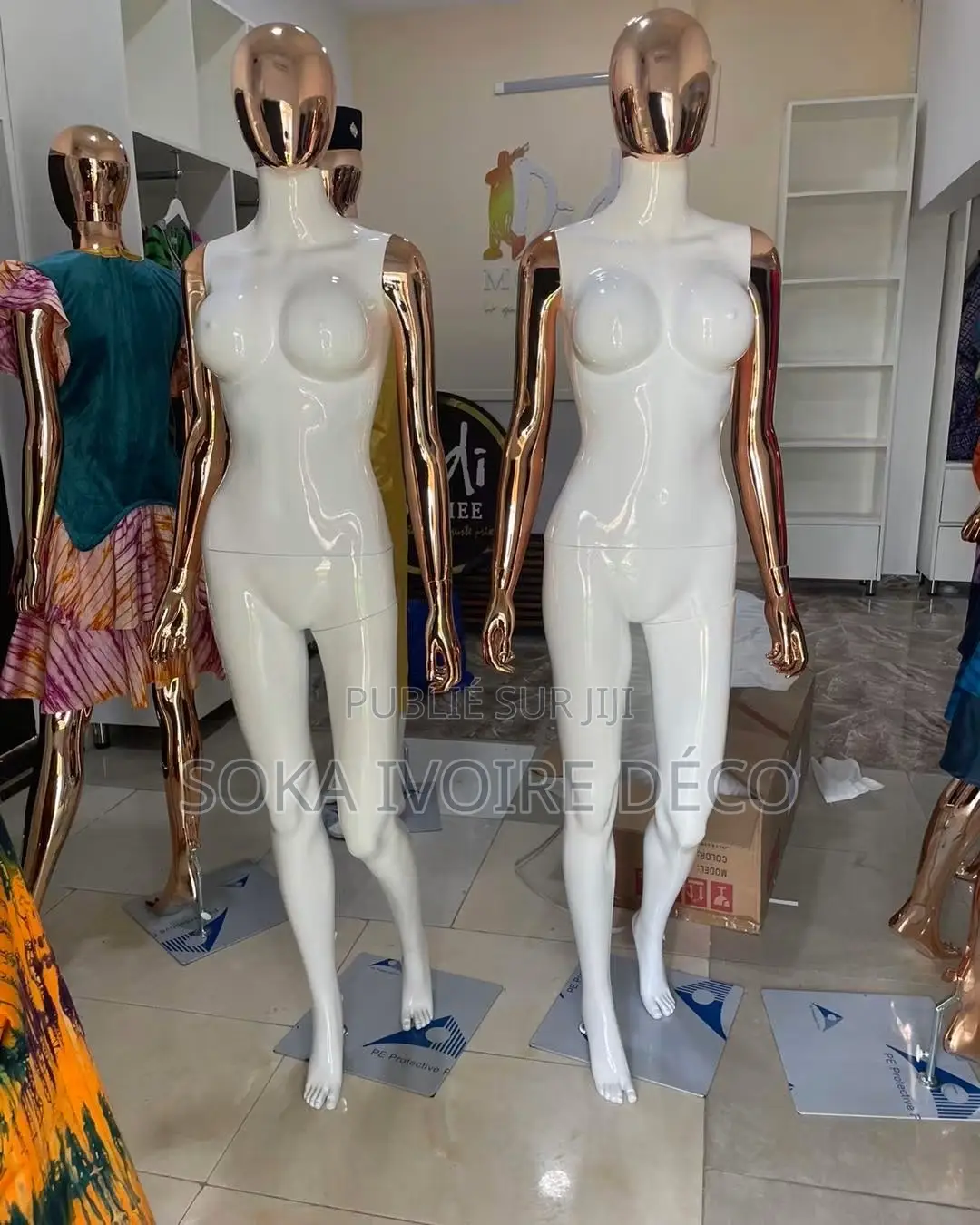 Disponible Notre Couple Mannequins Blanc-Rose