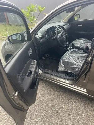 Nouveau Suzuki Dzire 2024 Gris