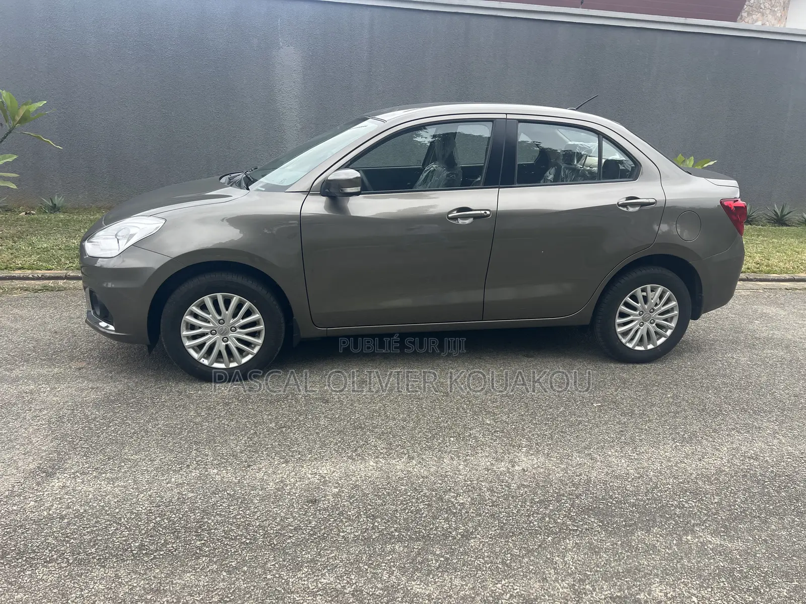 Nouveau Suzuki Dzire 2024 Gris