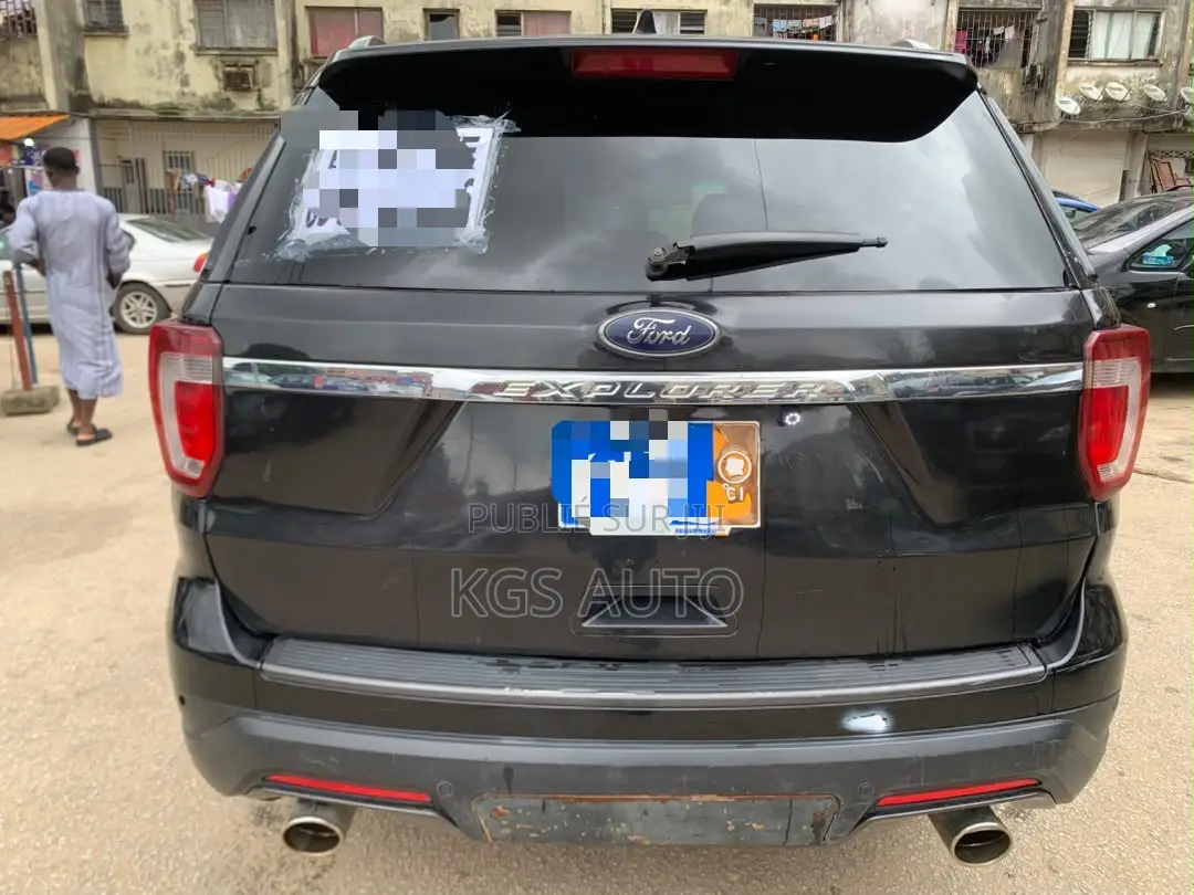 Ford Explorer Base 4dr FWD (3.5L 6cyl 6A) 2017 Gris