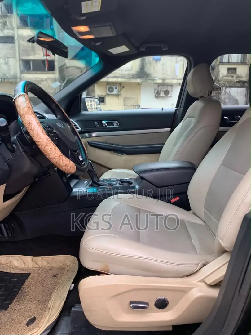 Ford Explorer Base 4dr FWD (3.5L 6cyl 6A) 2017 Gris