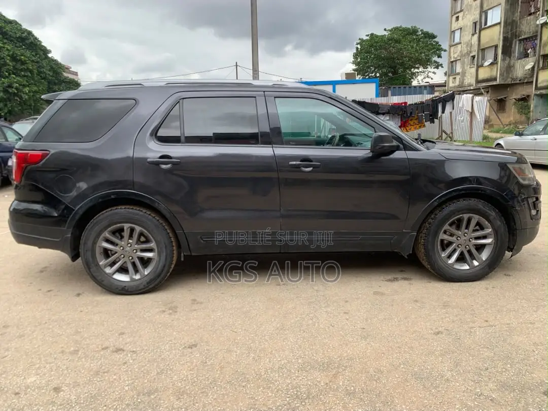 Ford Explorer Base 4dr FWD (3.5L 6cyl 6A) 2017 Gris