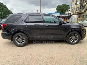 Ford Explorer Base 4dr FWD (3.5L 6cyl 6A) 2017 Gris