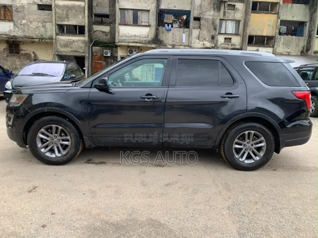 Ford Explorer Base 4dr FWD (3.5L 6cyl 6A) 2017 Gris