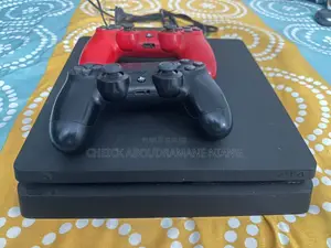 Ps4 C’est Slim Très en Forme Avec 2 Manettes À Vendre Prix K.O