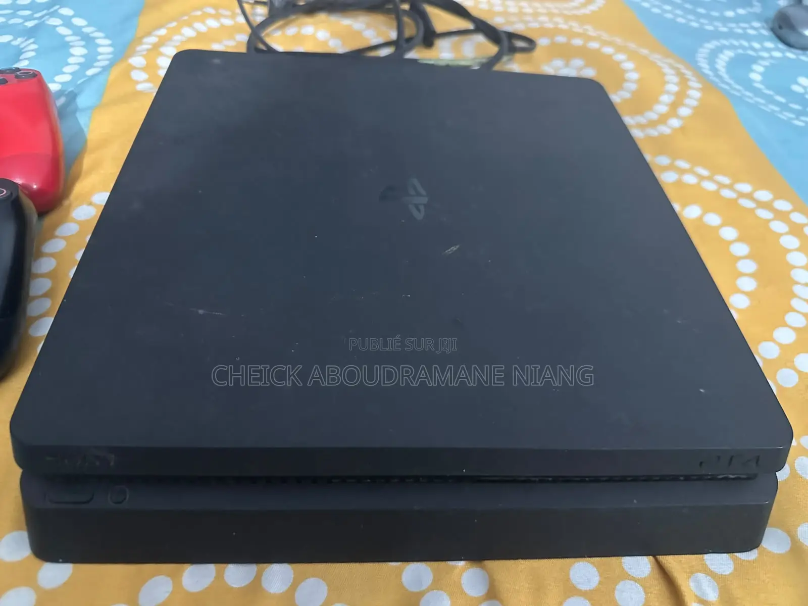Ps4 C’est Slim Très en Forme Avec 2 Manettes À Vendre Prix K.O