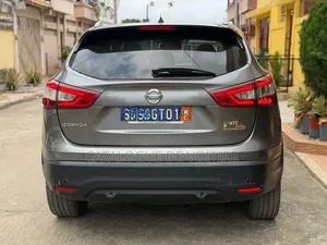Nissan Qashqai 2015 Gris