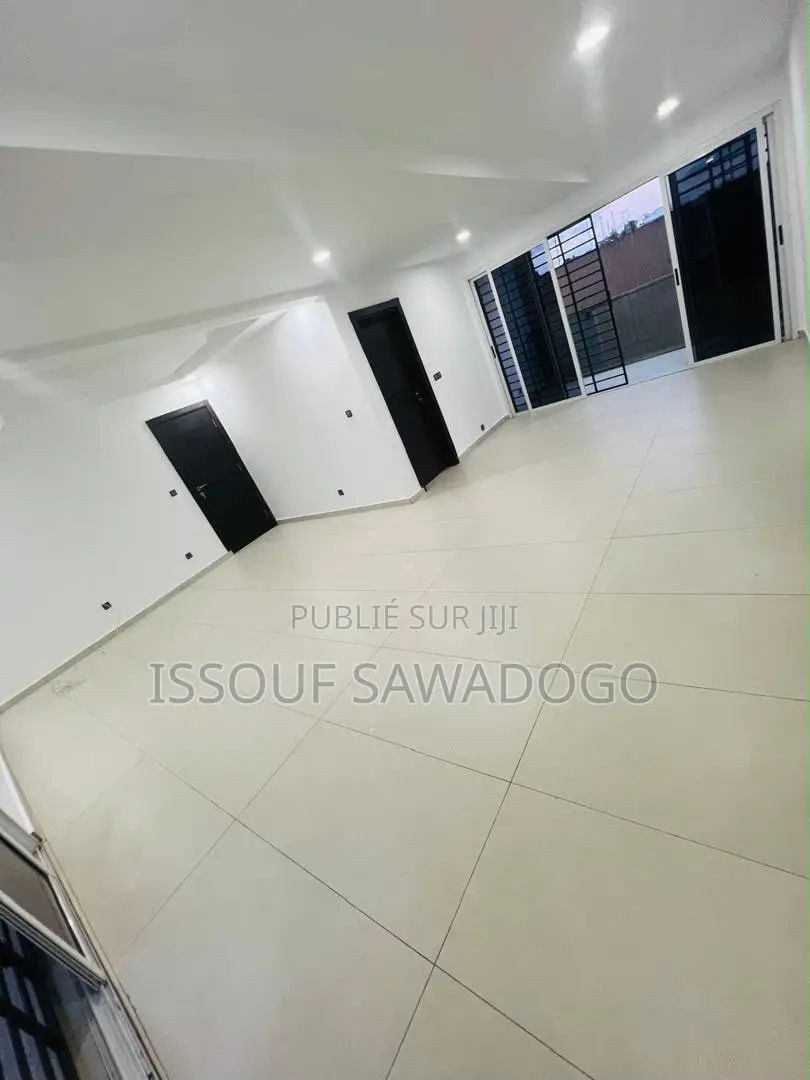 6chbre Duplex dans Isbank, Cocody à Louer