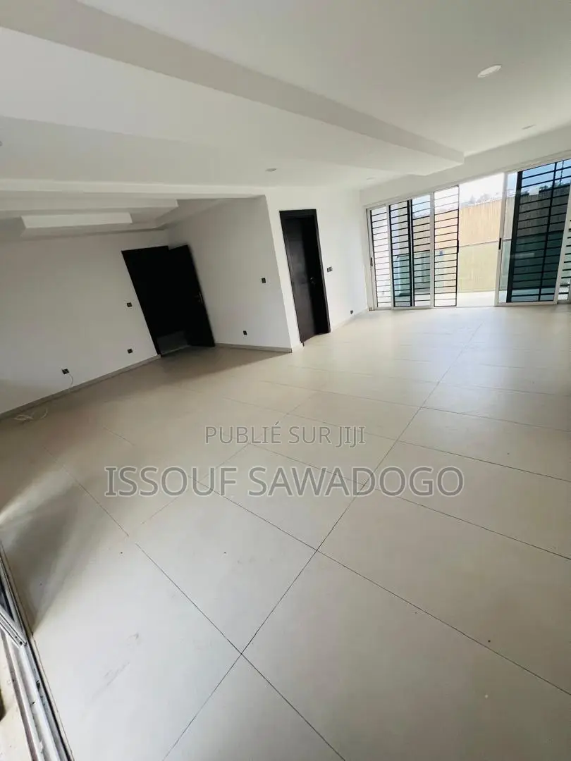 6chbre Duplex dans Isbank, Cocody à Louer