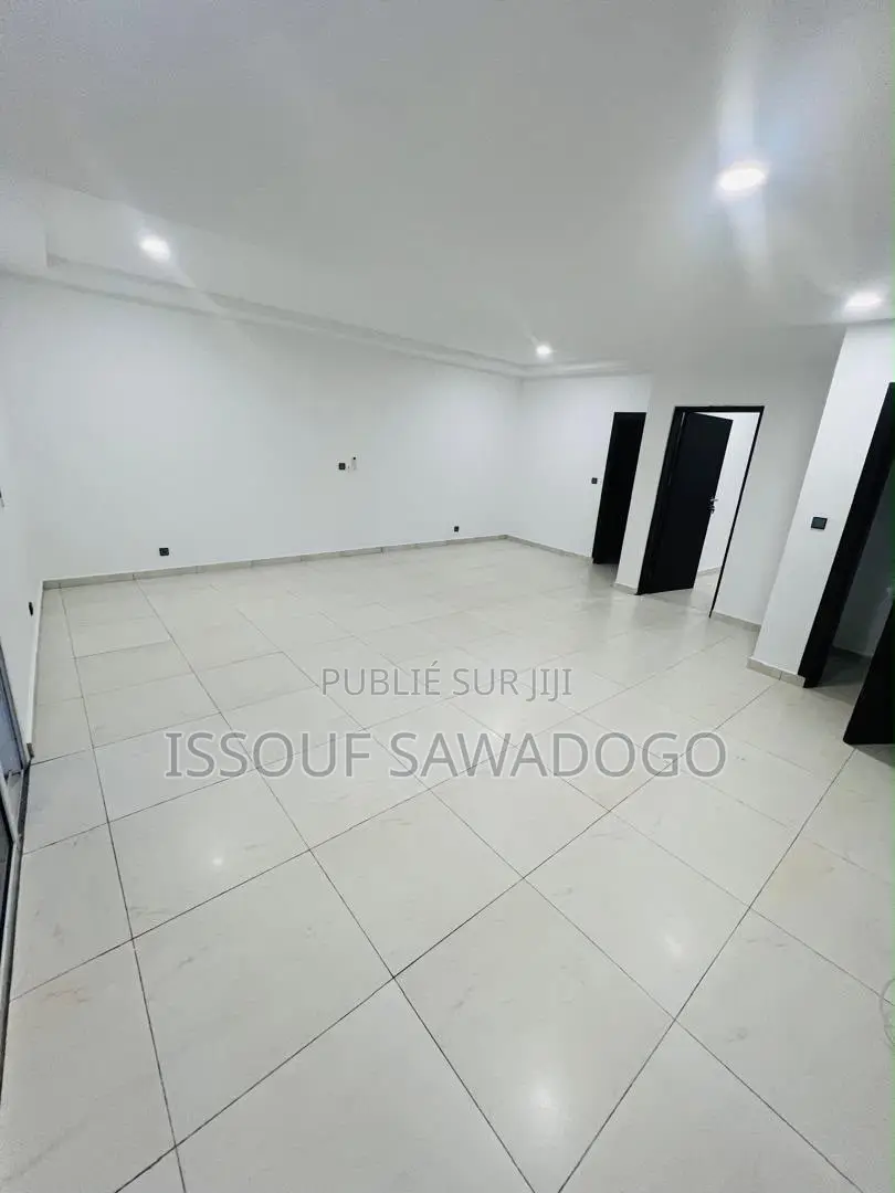 6chbre Duplex dans Isbank, Cocody à Louer