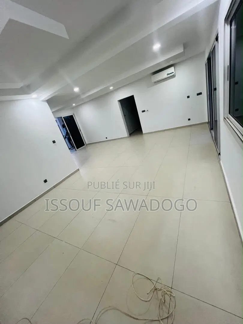 6chbre Duplex dans Isbank, Cocody à Louer
