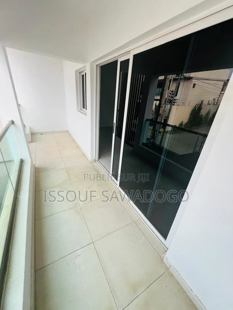 6chbre Duplex dans Isbank, Cocody à Louer