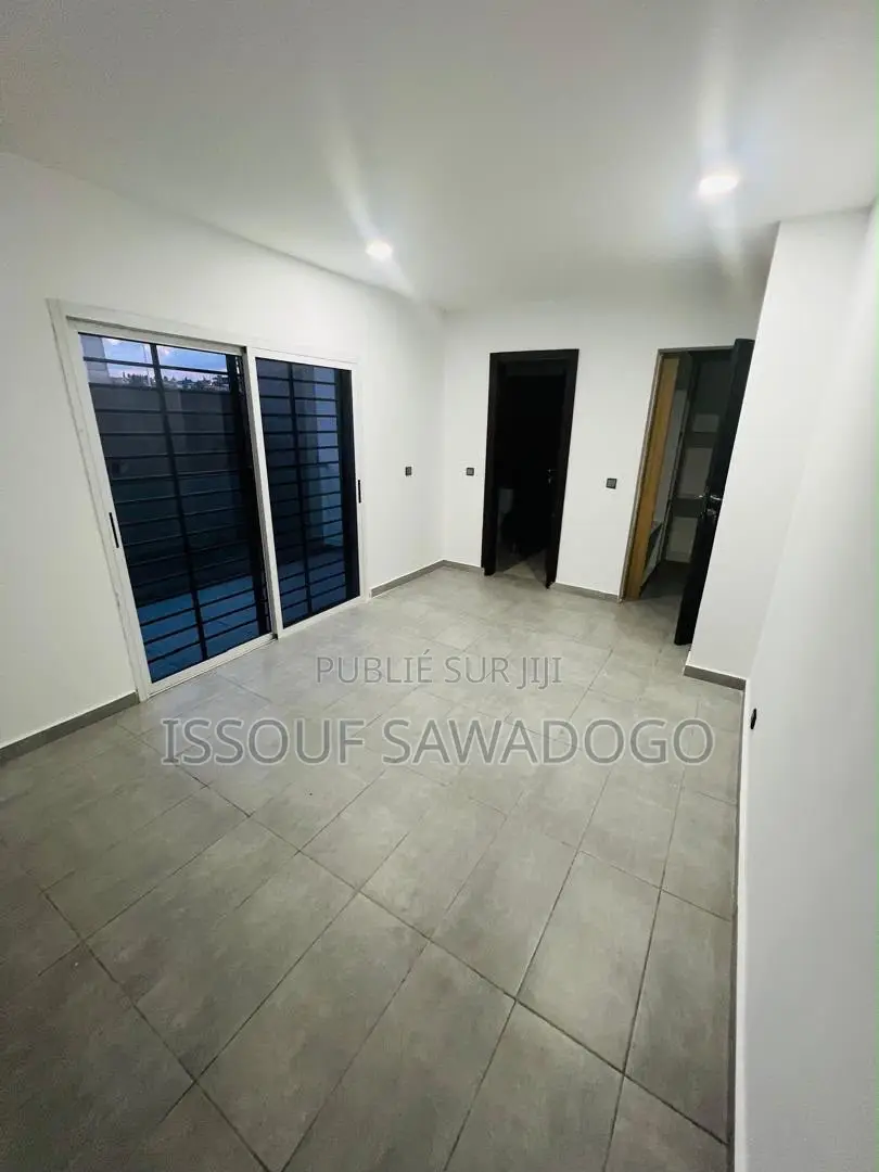 6chbre Duplex dans Isbank, Cocody à Louer