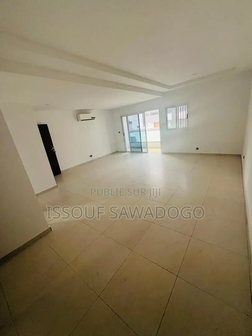 6chbre Duplex dans Isbank, Cocody à Louer